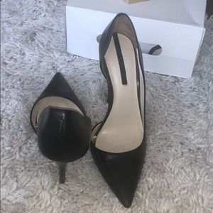 Zara black pint toed high heel shoes